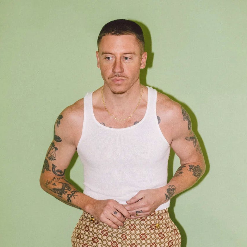 chartdata's tweet photo. Macklemore &amp; Ryan Lewis and Ray Dalton's "Can't Hold Us" is the greatest gainer on the global Spotify chart, up 38 spots to #82 with 1.53 million streams. https://t.co/h50EokPsVj