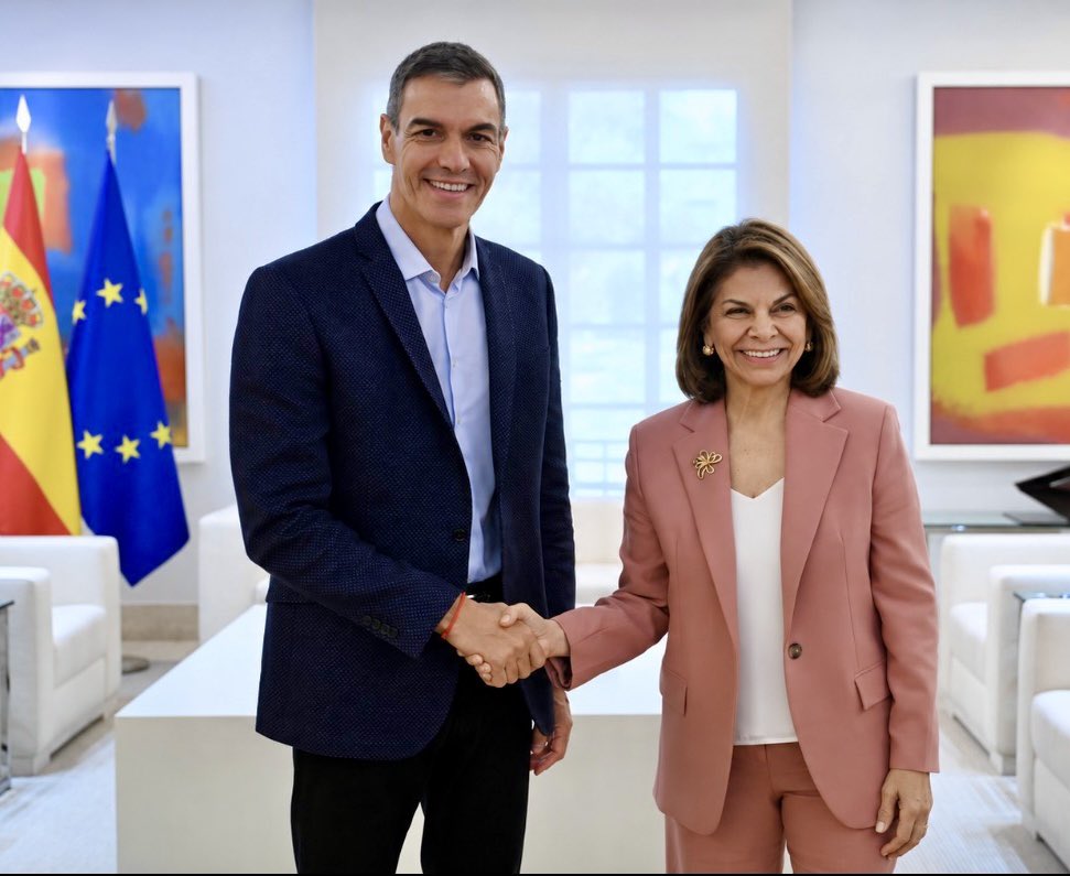 Laura_Ch's tweet photo. Tuve un provechoso encuentro con el presidente Pedro Sánchez en La Moncloa. La reunión fue una oportunidad para agradecer el respaldo que el gobierno de España ha brindado al @ClubdeMadrid y para compartir criterios sobre preocupaciones comunes de la agenda global y del sistema multilateral.