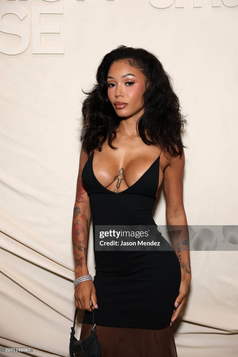 coi_leray's tweet photo. My favorite looks from fashion week. THE SWITCH UP IS CRAZYYY 🔥🔥😍😍🆑 https://t.co/PquifN02NL