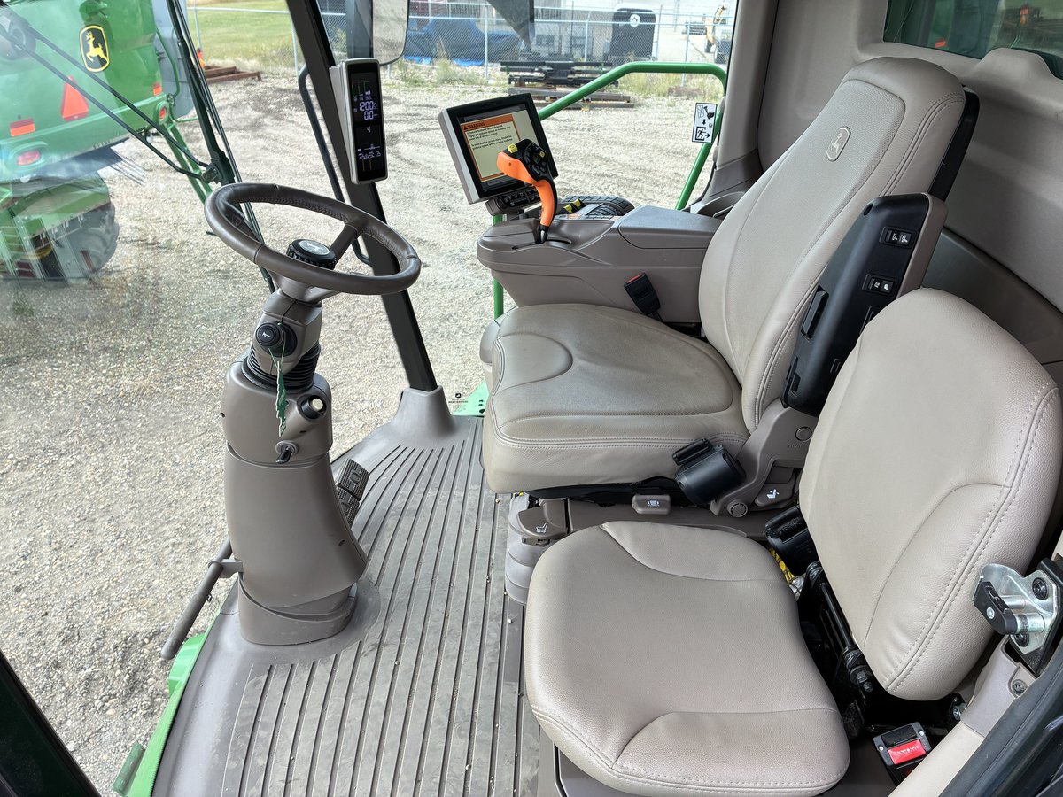 PrairieCoasteqp's tweet photo. 2023 #JohnDeere S790 Combine now at #PrairieCoastequipment #Fairview! 445 hrs, small grain, PRWD, duals, chopper, Active Yield, Harvest Mobile, Advisor Package, Contour Master, power folding bin extension — $785,000 Stock# 175441U2 — Call 780‑835‑4440

https://t.co/txj5tjVrci https://t.co/YENkYyKGFm