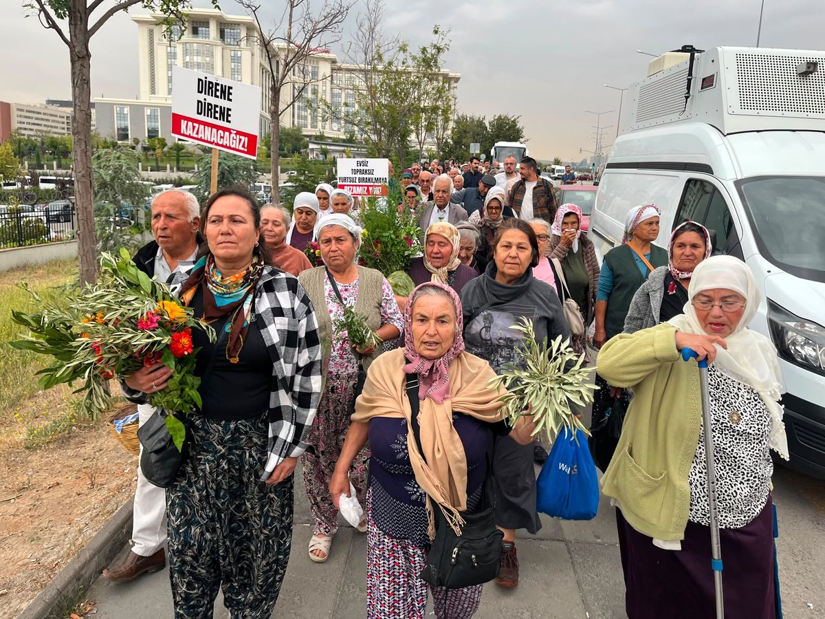 ikizkoydireniyo's tweet photo. KAMU YARARI ÜRETEN NASIRLI ELLERİMİZDİR!

Kamu yararı, şirketler için köylünün hayatını yok sayarak olmaz dedik. Akbelen’de söz, toprağında yaşayan halkındır dedik.

Şimdi topraklarımızı ve geleceğimizi kurtaracak o kararı bekliyoruz. Asla vazgeçmeyeceğiz! 

#KamuYararıBiziz https://t.co/Zro9dNq3zD