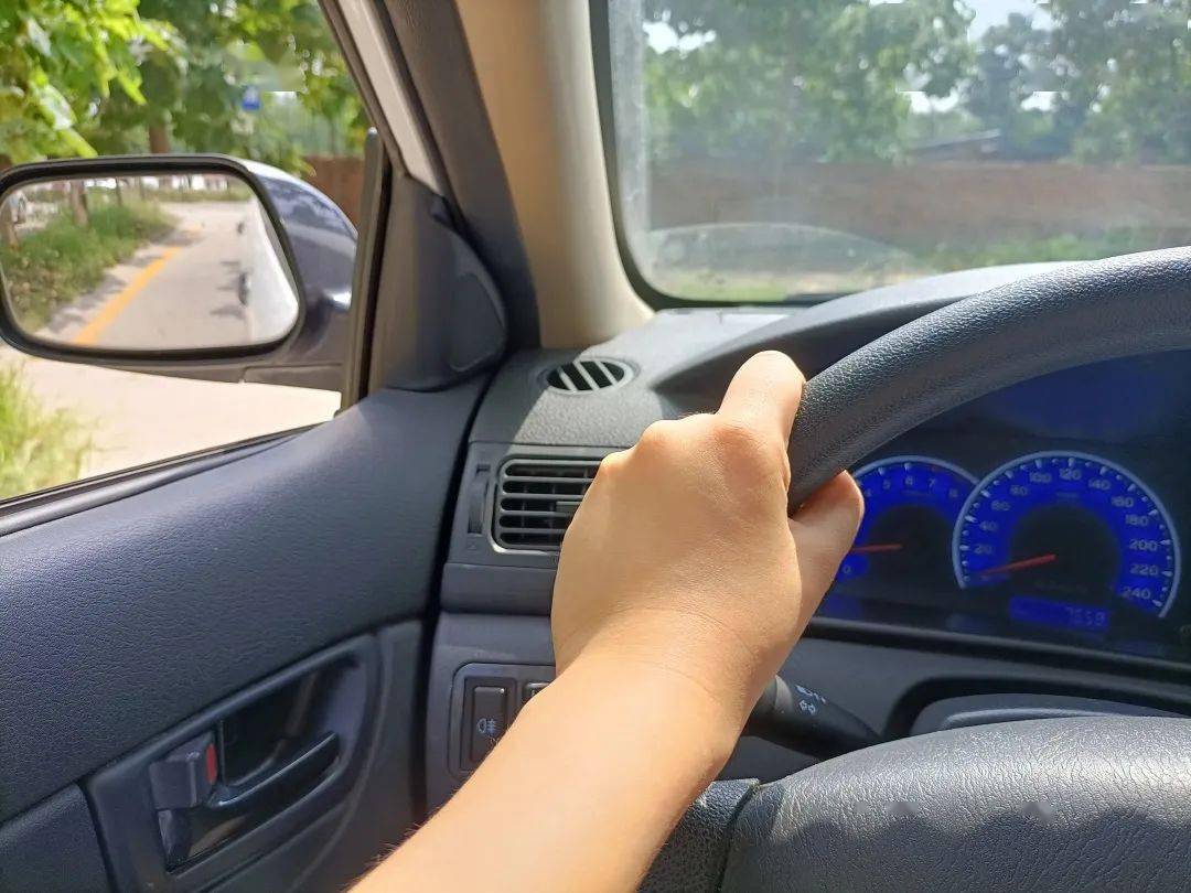 LucinaSublg27's tweet photo. Just nailed my first parallel parking on the first try!  Still shaking a little from the instructor’s "nice!" comment—best weekend win ever. #LearnerDriver #DrivingSchool https://t.co/Wq4cWk4FxT