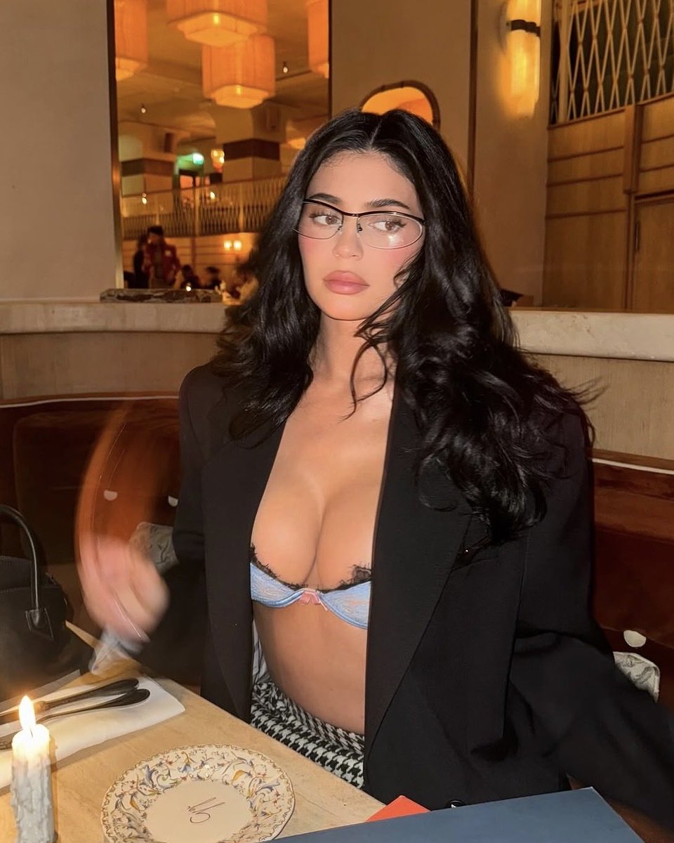 astroriav's tweet photo. every single night i pray that my tits are sittin’ right 🙏🏻✨🩷 https://t.co/rkX7kr44K8