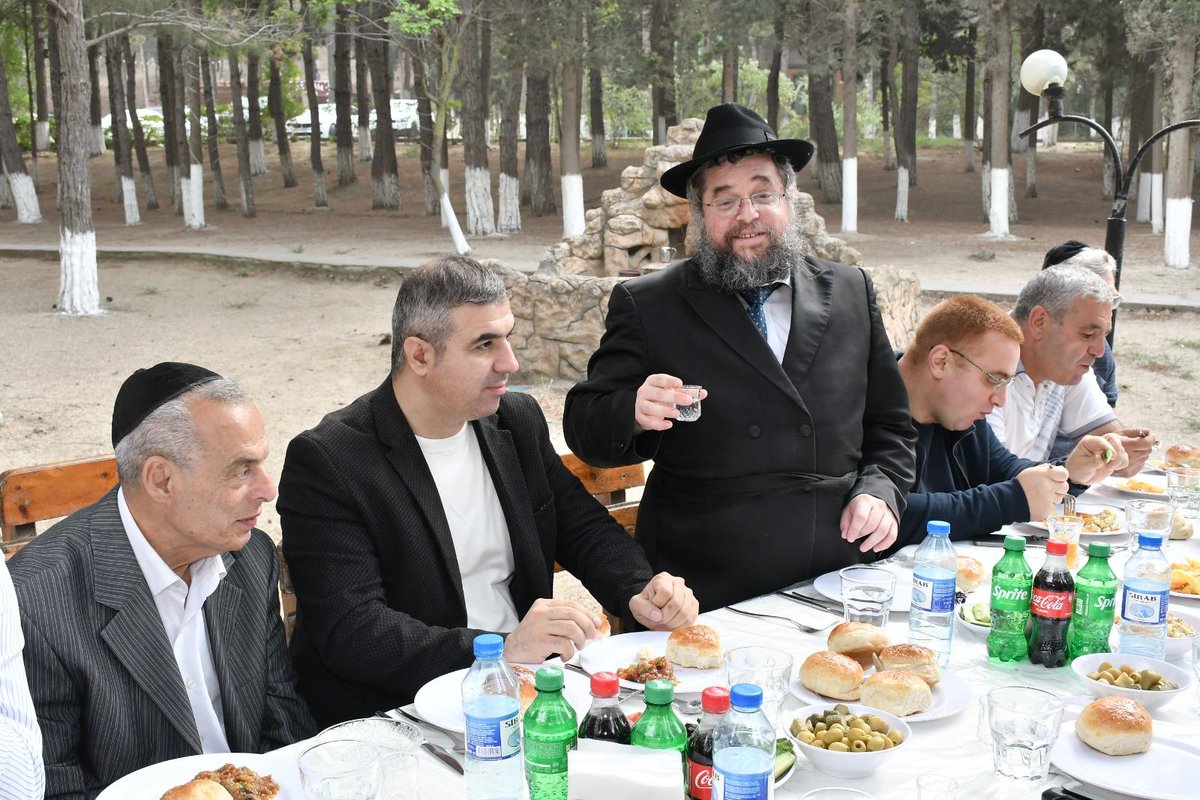 SumgaitJewish's tweet photo. 🕯️ The Sumgayit Jewish Religious Community mourns the passing of Shaul Mikhailovich Davydov, former Head of STMEGI Azerbaijan. His annual Passover gifts of matzah and grape juice, and his presence at our holidays, will always be remembered.

Baruch Dayan HaEmet. 🕯️ https://t.co/JiUZ5451MW
