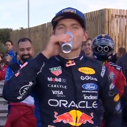 TearOffFR's tweet photo. 14 tours pour remonter une grille de 100 adversaires 😭

C’est rien, c’est juste Max Verstappen.

#F1 #MaxVS100 https://t.co/WZ9yVhP3pP