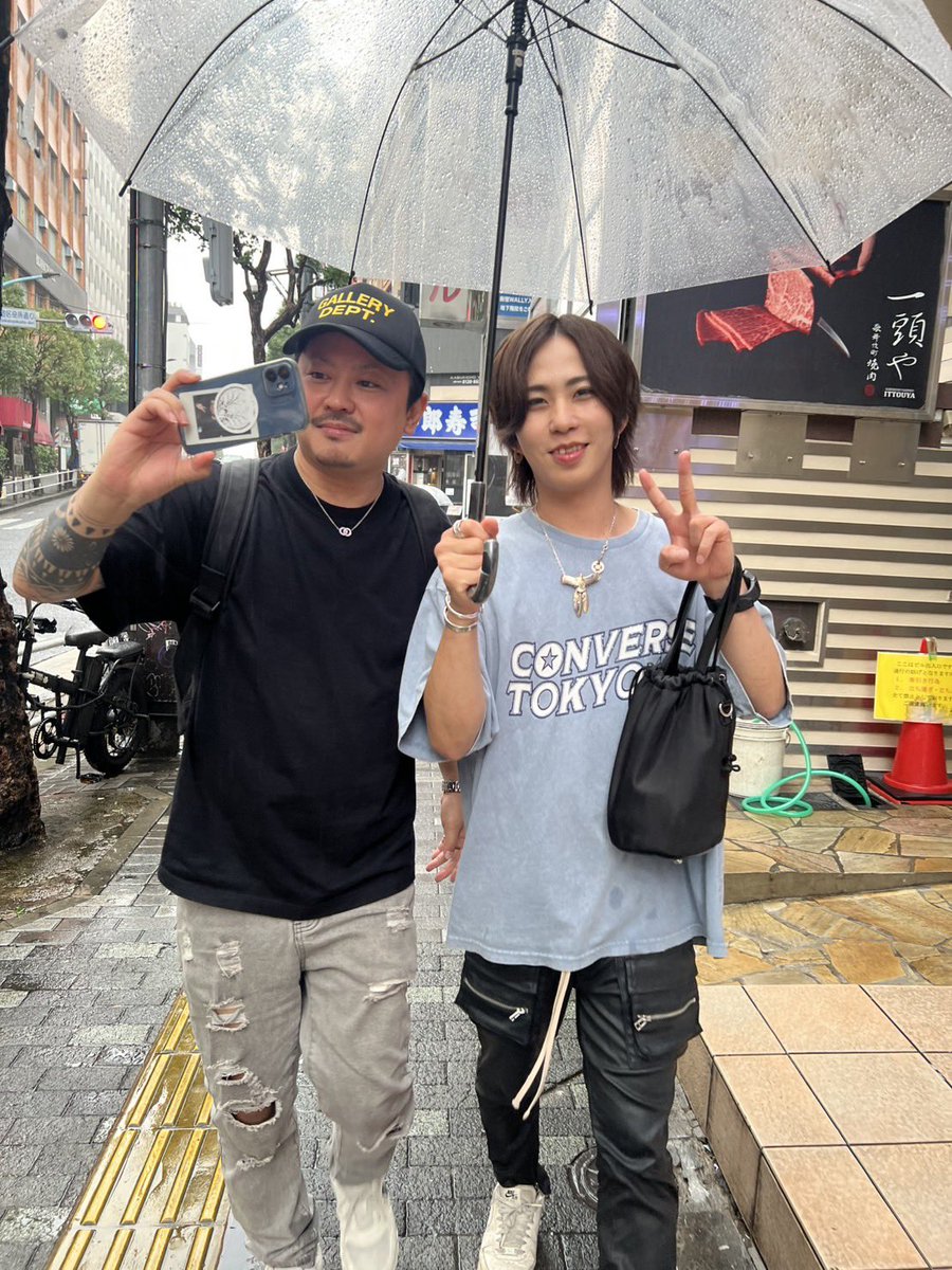 TT19831018's tweet photo. barおいなり🐷

イトの誕生日も過ぎて体調も良くなってきたー✨
なんだかんだみんな集まってミニアップルになってたなー（笑）

あと、載せろ！ってうるさい人いたので載せときます😏

本日もbarおいなり🐷営業中ですので
ご来店よろしくお願いします🙇🍺🍾🍷
#誕生日
#たくみ
#かいと https://t.co/HN2t6qehwb