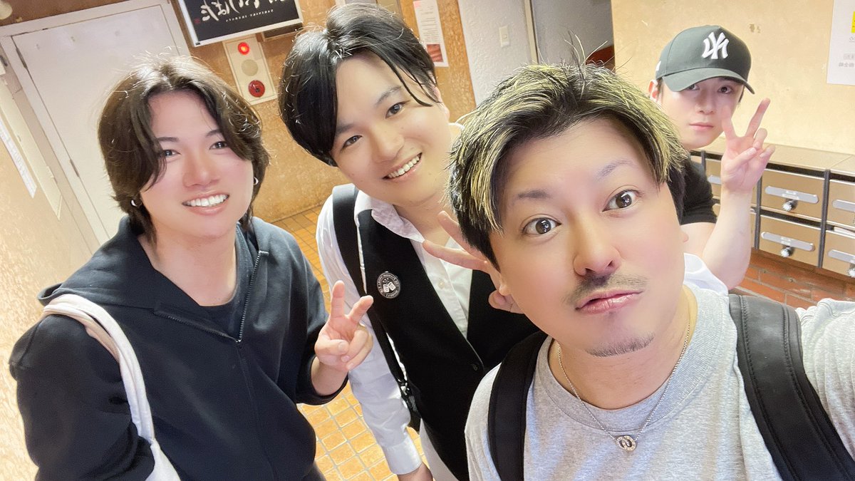 TT19831018's tweet photo. barおいなり🐷

イトの誕生日も過ぎて体調も良くなってきたー✨
なんだかんだみんな集まってミニアップルになってたなー（笑）

あと、載せろ！ってうるさい人いたので載せときます😏

本日もbarおいなり🐷営業中ですので
ご来店よろしくお願いします🙇🍺🍾🍷
#誕生日
#たくみ
#かいと https://t.co/HN2t6qehwb