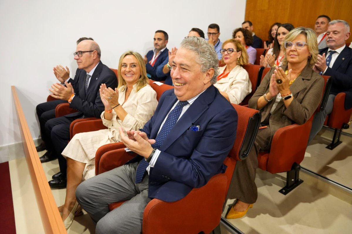 CanalUGR's tweet photo. 🏛️ Granada 2031 ya es un proyecto de toda Andalucía 

🤝 El @ParlamentoAnd aprueba por unanimidad la declaración de apoyo a la candidatura de Granada como Capital Europea de la Cultura 2031

#Granada2031 https://t.co/1UYx6zacgE