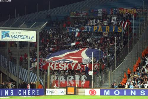 Paristeamfr's tweet photo. 🚨🔴🔵 LE CUP DIT STOP !

Cela fait désormais 11 ANS que les supporters parisiens sont interdits de déplacement à Marseille.

Le @Co_Ultras_Paris a décidé de ne plus laisser passer : pour la première fois, le groupe saisit le Conseil d’État pour contester cette interdiction et défendre son droit à venir soutenir le PSG au Vélodrome.

11 ans sans supporters parisiens pour un Classique à Marseille… ça suffit ! #OMPSG #PSG