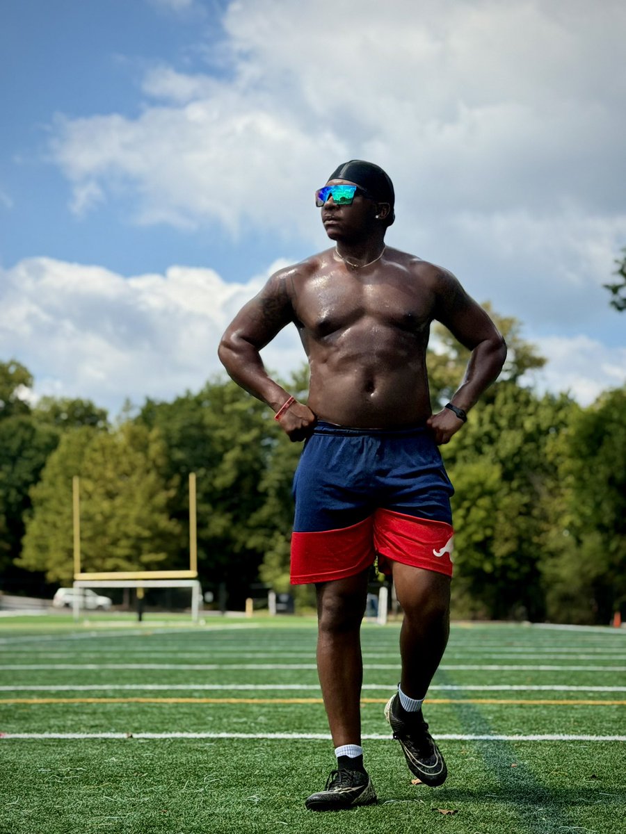 Maurices01's tweet photo. I’m not just training my body I’m becoming the man I’ve been working toward.” 💪🏾

#Athletemindset
#Growth
#Trainhard https://t.co/HWXqbzhsgS