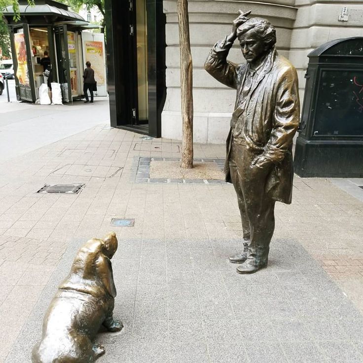 PulpLibrarian's tweet photo. Peter Falk was born today in 1927. Here's his statue on Falk Miksa Street in Budapest. https://t.co/3VoDbVcgED