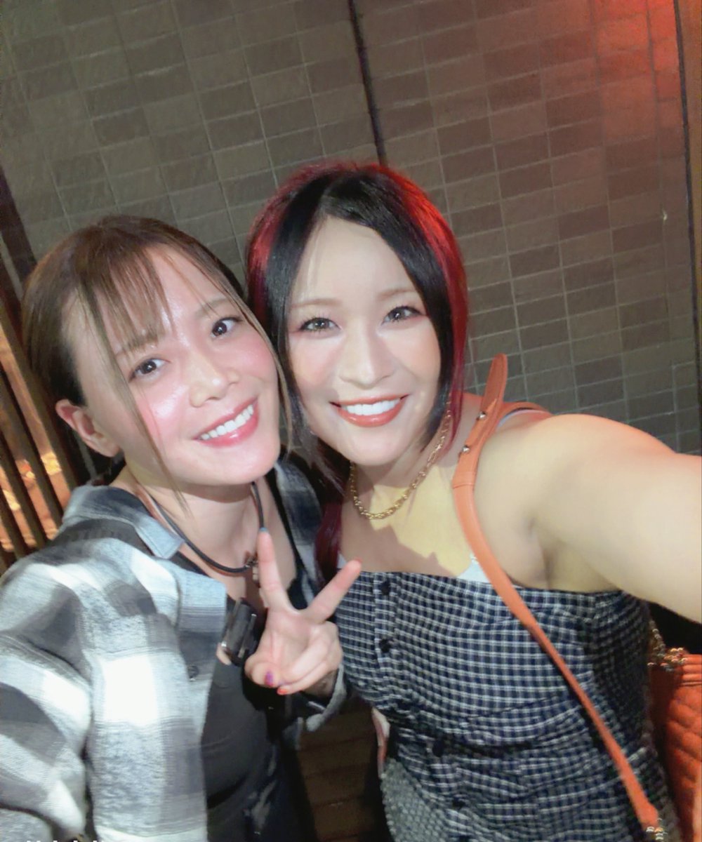 MayuIwatani's tweet photo. とある日のサンダーロック😽🩷 https://t.co/mmPFt5jAGE