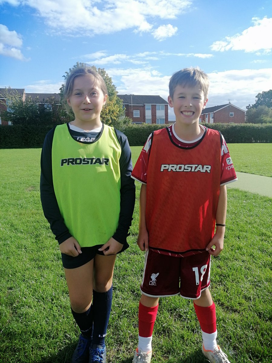 SpringfieldPri2's tweet photo. Introducing Austin and Amy as our new boys and girls football team captains for the new season. #superskippers #springfieldsmiles https://t.co/D1D6qdOreW