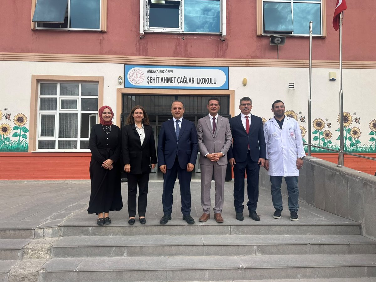 KeciorenMEM's tweet photo. İlçe Millî Eğitim Müdürümüz Sayın İbrahim Şahin ve Şube Müdürlerimiz, Şehit Ahmet Çağlar İlkokulunu ziyaret etti.

Eğitim öğretim yılının başlangıcında öğrencilerimizin heyecanına ortak olan İlçe Millî Eğitim Müdürümüz Sayın İbrahim Şahin ve Şube Müdürlerimiz, öğrenci ve öğretmenlerimizle bir araya geldi.

Yeni eğitim öğretim yılının hayırlı olması temennisinde bulunarak öğrencilerimize ve öğretmenlerimize başarılar dilediler.
@ibrahimsah61 @Murat4Kucukali @MemAnkara @tcmeb