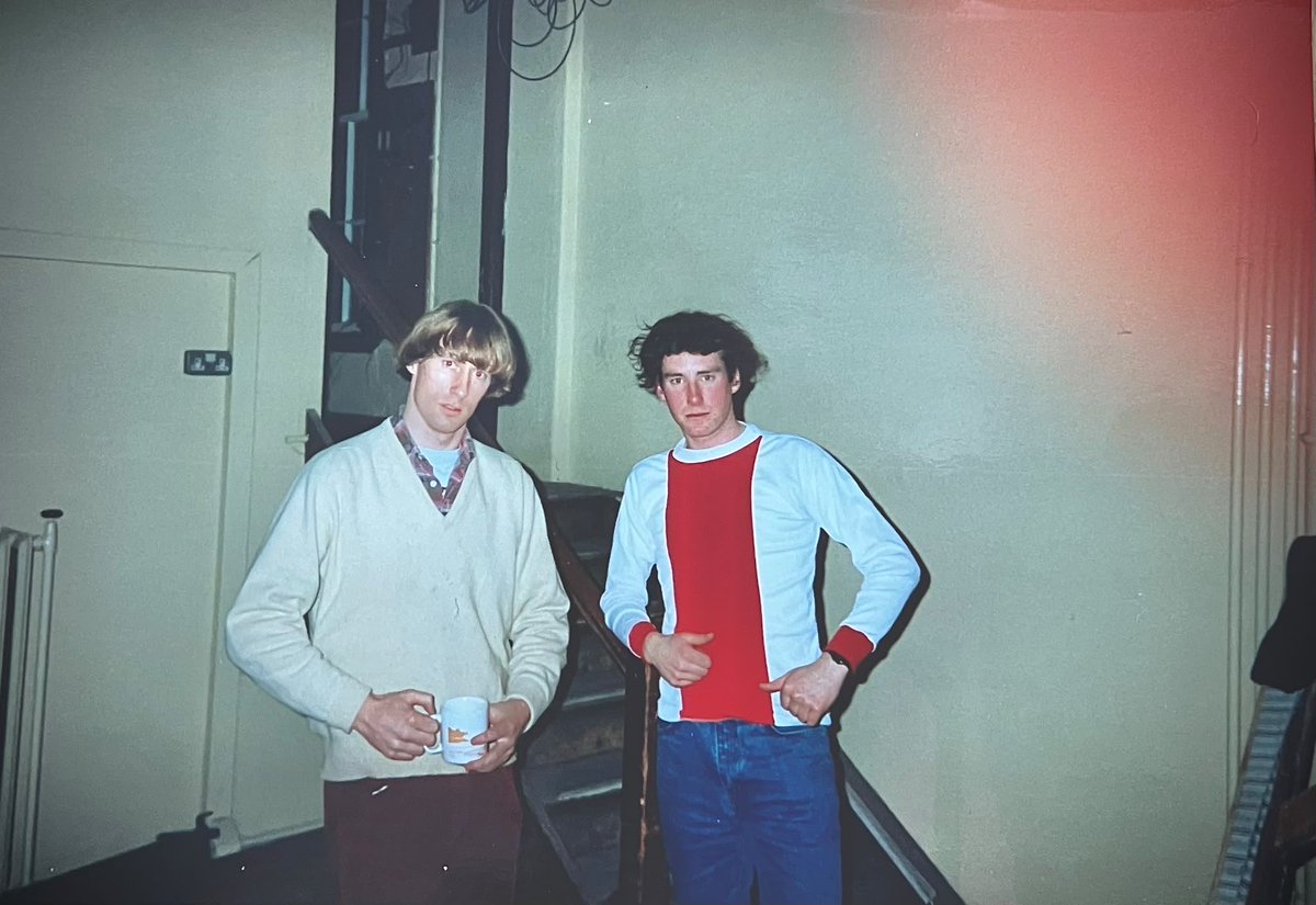 RobinJa54311019's tweet photo. @frankandws @sultans_of_ping @CorkRock @fanningsessions My cousin Steve with Paul..City Hall, Cork 1993 https://t.co/T2ZNQ9gpa6