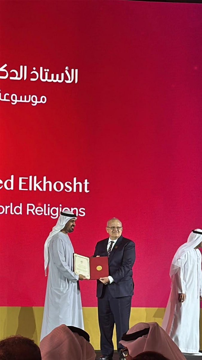 khosht's tweet photo. تحت رعاية رئيس دولة الإمارات .. الشيخ ذياب بن محمد بن زايد يتوج د. محمد الخشت بجائزة الشيخ زايد للكتاب 

"جائزة زايد للكتاب" تتوج مسيرة الخشت الفكرية ومشروعه في دراسة الأديان

#محمد_عثمان_الخشت
#جامعة_محمد_بن_زايد_للعلوم_الإنسانية
#تجديد_الخطاب_الديني https://t.co/YHXMYdg1OV