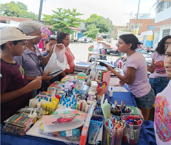 GobLasTejerias's tweet photo. Para brindar apoyo directo a la economía familiar, se lleva a cabo la Feria Escolar Tejerías 2026, una iniciativa orientada a garantizar que los estudiantes de la localidad cuenten con los implementos necesarios para su regreso a las aulas  
@delcyrodriguezv @johanitakenpo https://t.co/p3Lkr0LRZn
