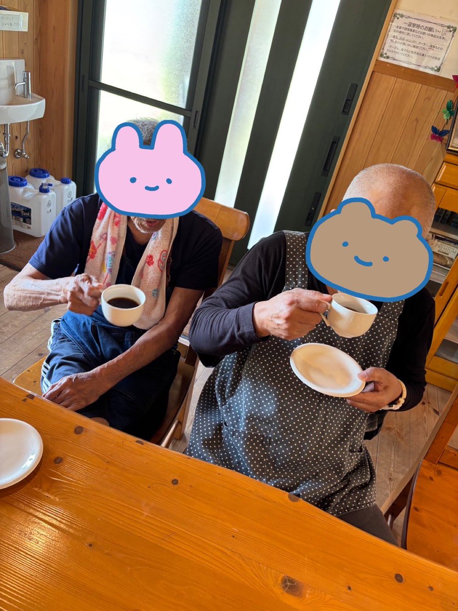 akiyama_hp's tweet photo. 9月のAカフェの活動報告です

今回は入院患者様からの発案もあり、島原名物で有名な『かんざらし』を作りました

また、デザートに合わせた飲み物として『ほうじ茶ラテ』も作りました

暑い日々が続く中で、冷たい飲み物と甘味で涼みながらゆっくりとくつろげる時間を過ごす事ができました https://t.co/yroLV3RpEn