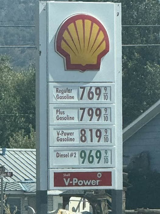 CookieSteward's tweet photo. Thanks #MAGA @GOP @HouseGOP 
@SteveScaliseGOP @SpeakerJohnson @SenateGOP @NancyMace @WhiteHouse  and most of all the #PEDOPOTUS #POSPOTUS #WorstPresidentInHistory @realDonaldTrump 
A town near the #Sierras near where another #Wildfire just broke out today. #GasPrices SUCK. https://t.co/G9Wiplu5nF