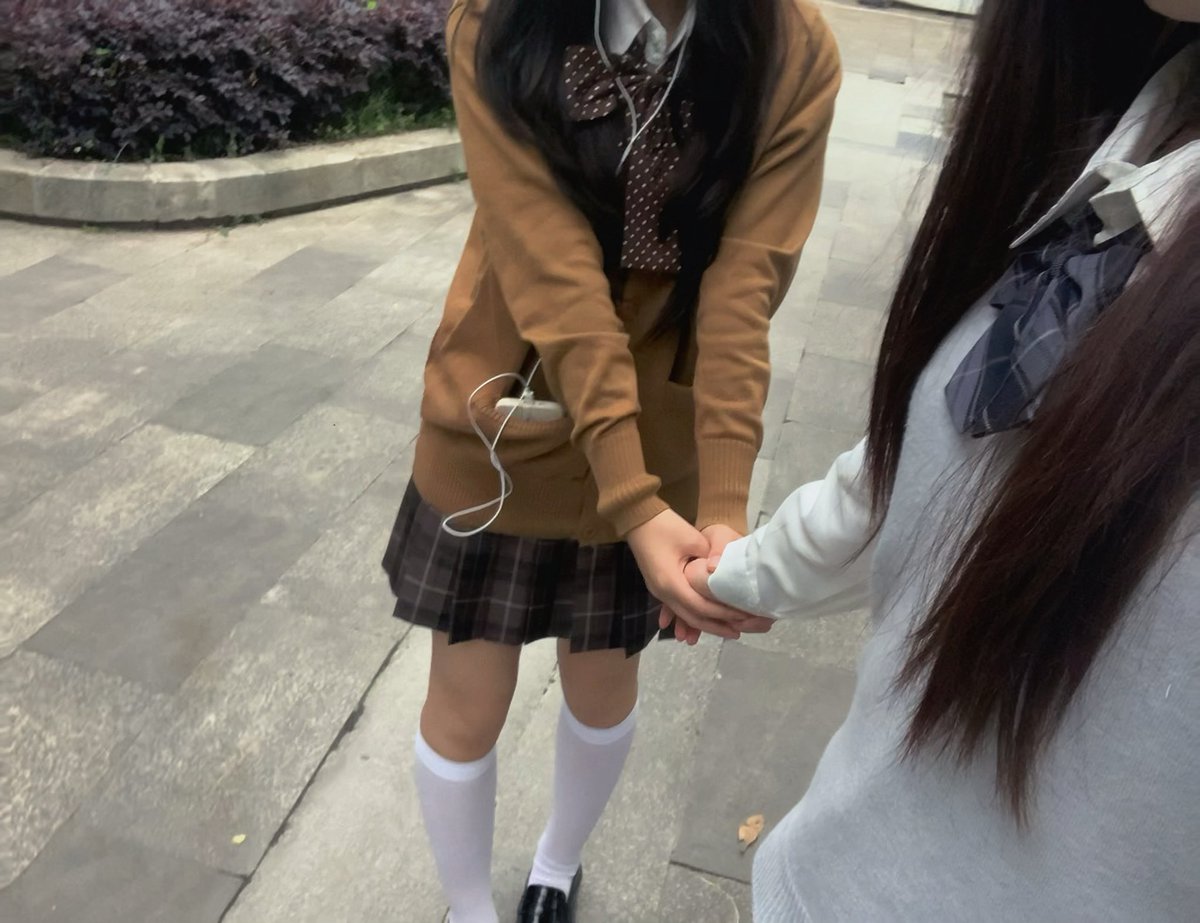 liuyuor's tweet photo. 好朋友就像维他命(๑•ᴗ<๑)- #wlw  #朋友 https://t.co/YapIbCy5id