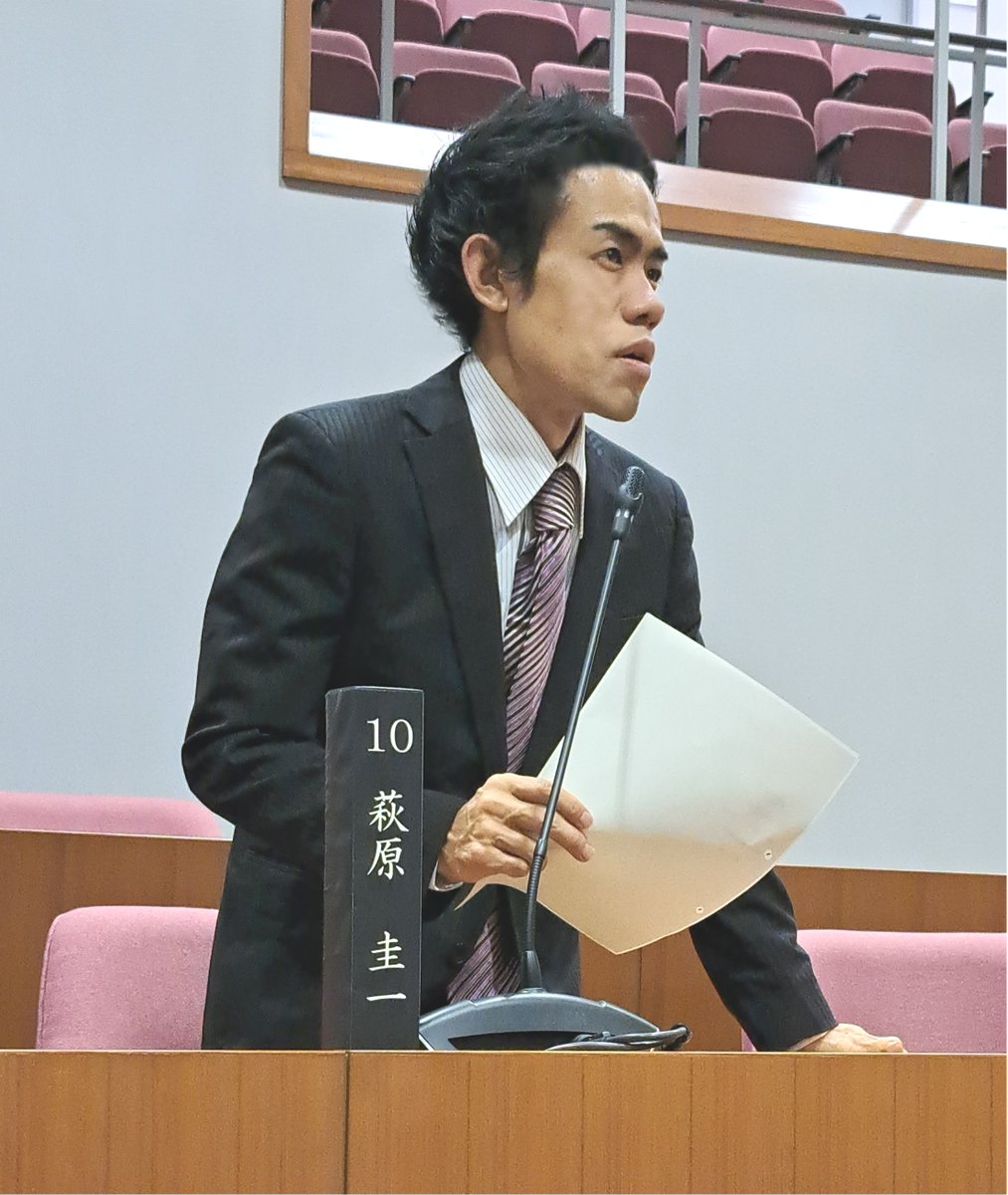 hagi_k1's tweet photo. 「法律では生活保護は日本人限定なのに、なぜ外国人にも支給しているのか」
と市役所担当者に問いただした。
担当者
「1954年の厚生省通知があるから仕方ないんです･･･」

やはりそれか。
70年前の通知が法律より上って おかしいだろ。
いいかげんに、厚労省は通知を取り下げろよ！
それですべて解決する。
