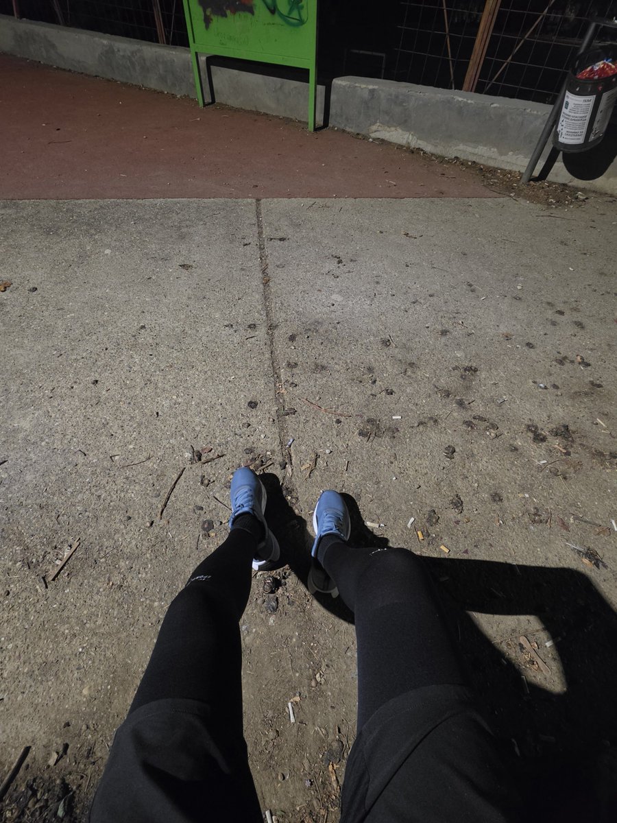 Odisey20051's tweet photo. A walk in (and around) the park
#compressionsocks #compressionstockings #nightwalk #allblack https://t.co/OarGRd1cVP