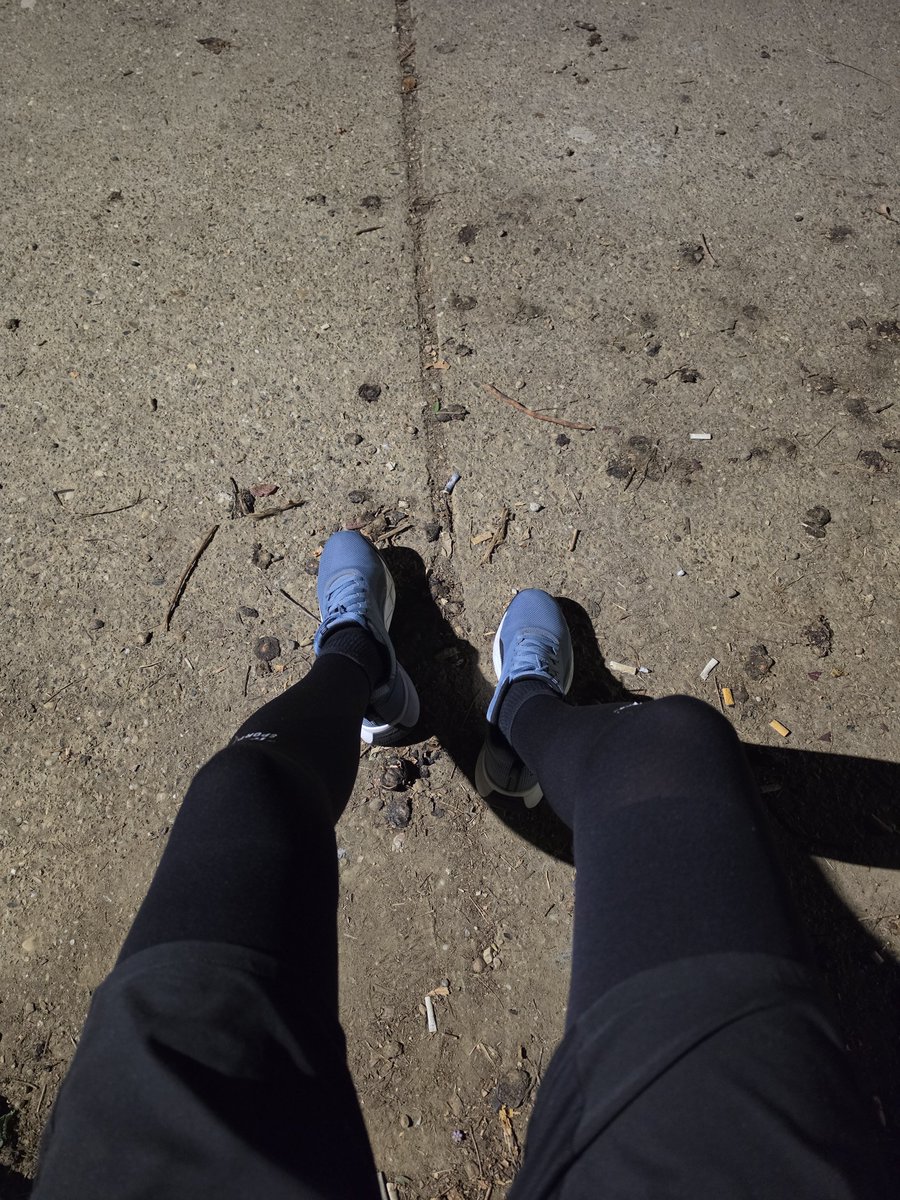 Odisey20051's tweet photo. A walk in (and around) the park
#compressionsocks #compressionstockings #nightwalk #allblack https://t.co/OarGRd1cVP