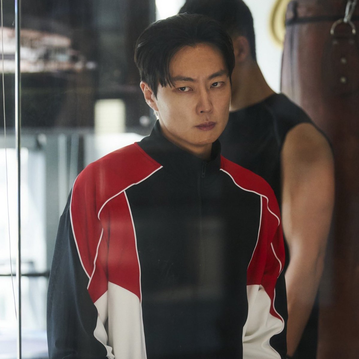 jaewonsglasses's tweet photo. He looks like an angry emo kid I'm crying https://t.co/yAxhLJqLby
