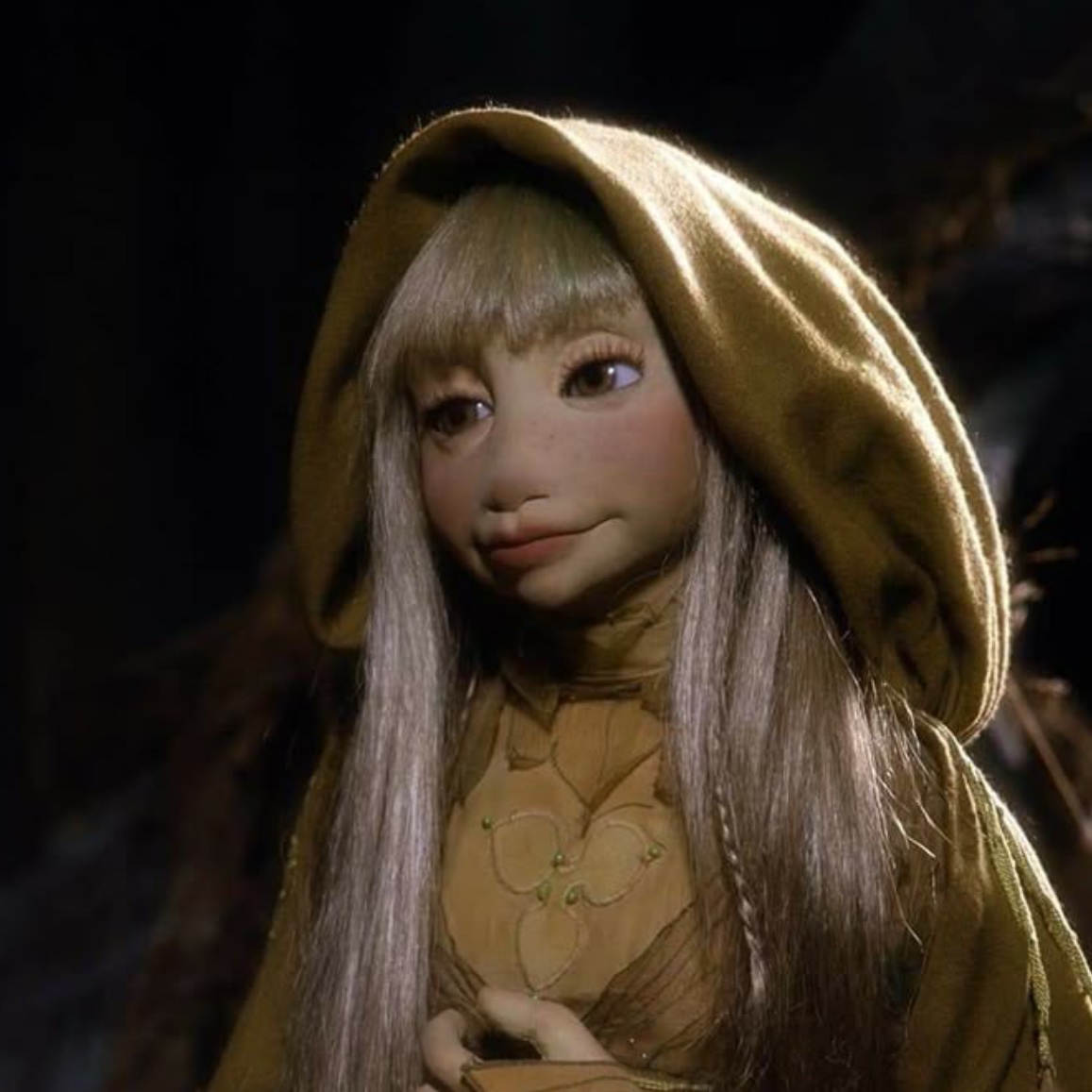 defaultpast's tweet photo. she had a dark crystal feeling https://t.co/Q3R5CjmG3Y