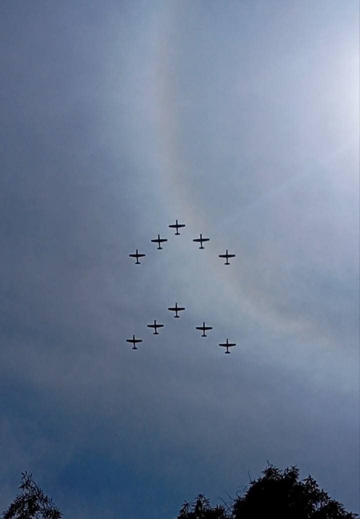 NubesMexico's tweet photo. ☀️🌈 ¿Alguien más vio el halo solar de hoy 16 de septiembre en la CDMX o el Estado de México?
📸 Fb: Luigie Vargas, Dago Hernández Ciriaco, Joana Evangelista, Ricardo Zaid.
Cuéntanos desde qué lugar lo viste y comparte tu foto en los comentarios. 👇☁️
#halosolar #cdmx #edomex https://t.co/gDC5KBEQFz
