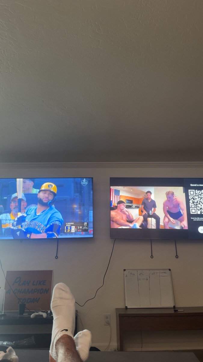 biggamejamee's tweet photo. Spamming W’s and watching the crew https://t.co/BX4zpkwZQS