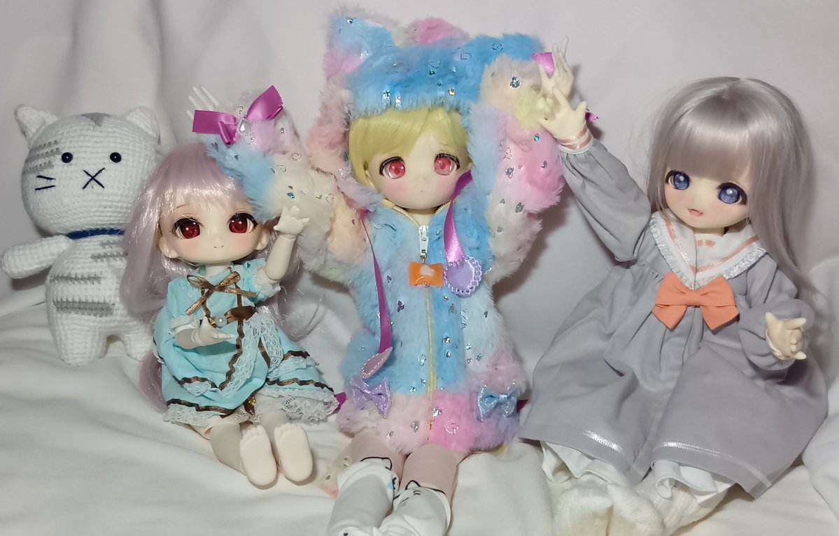 ururun_motch's tweet photo. おはにゃんすけー(ネムイ
「ついにー ことにゃん ばくたんー」
「わー」
「やったーにゃんー」
「長かった 苦節14年」
「生まれてないにゃ」
他にもにゃんこ服買ってきたよー
「いい これがいい」
はいなw
#おはドル
#dlldoll
#maydoll
tinyfox https://t.co/UnYM27sdST