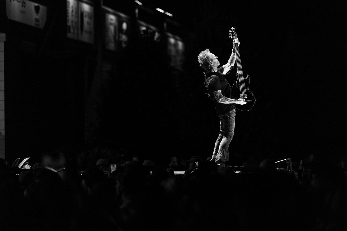 Jason_Aldean_Wl's tweet photo. Back at it for another weekend on the Songs About Us Tour. Ontario, Syracuse and Camden, we’re headed your way. Who’s coming out? 🤘
📸: Justin Mrusek https://t.co/KglTKtkGzc