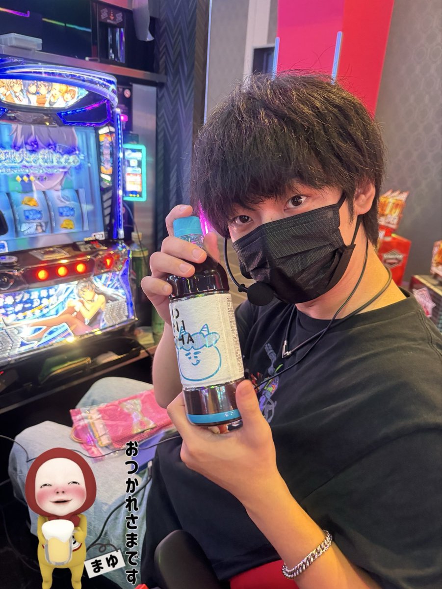 sp_3p's tweet photo. ✨️ 黒ブタが… ✨️
🫧
よ しくん
 10日ぶり10回目  ჱ̒('ᴗ' )ჱ̒㊗️
🫧
青ブタ配信中のよしくん✨️
🫧
仕事終わりに間に合った
🚙💨Boooon!!♡
🫧
なんかいい匂いしますね…
/////
🫧
仕事終わりに
除菌ファブリーズして
除菌ハンドクリーム塗りたくって

まさかクサかった？
クサイ黒ブタは期待値ないよね…
(〃゜゜〃)ﾊｽﾞ/////
🫧
今回も かわよい
よしくんでした！！！
🫧
@yoshikun_lucky