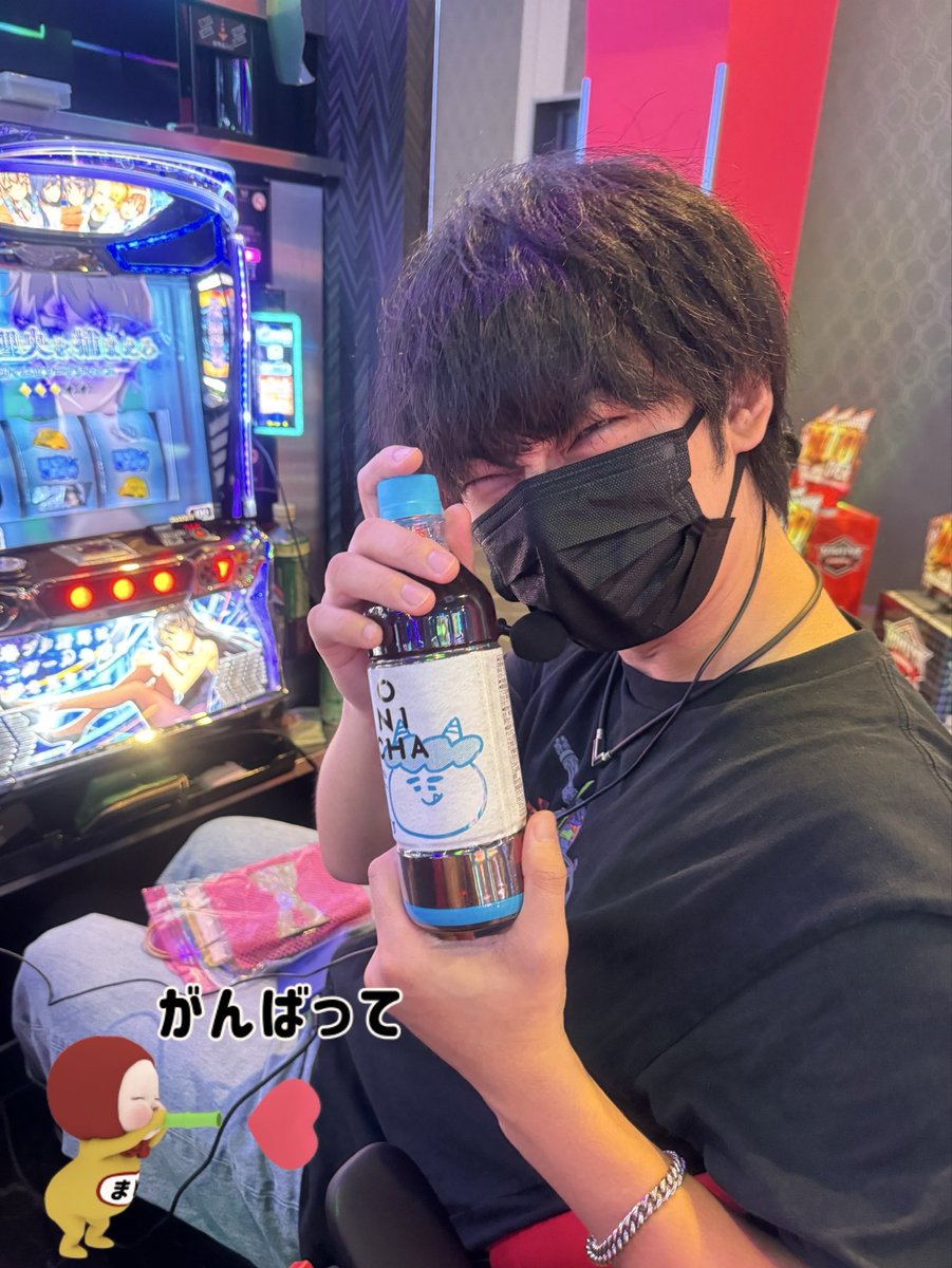sp_3p's tweet photo. ✨️ 黒ブタが… ✨️
🫧
よ しくん
 10日ぶり10回目  ჱ̒('ᴗ' )ჱ̒㊗️
🫧
青ブタ配信中のよしくん✨️
🫧
仕事終わりに間に合った
🚙💨Boooon!!♡
🫧
なんかいい匂いしますね…
/////
🫧
仕事終わりに
除菌ファブリーズして
除菌ハンドクリーム塗りたくって

まさかクサかった？
クサイ黒ブタは期待値ないよね…
(〃゜゜〃)ﾊｽﾞ/////
🫧
今回も かわよい
よしくんでした！！！
🫧
@yoshikun_lucky