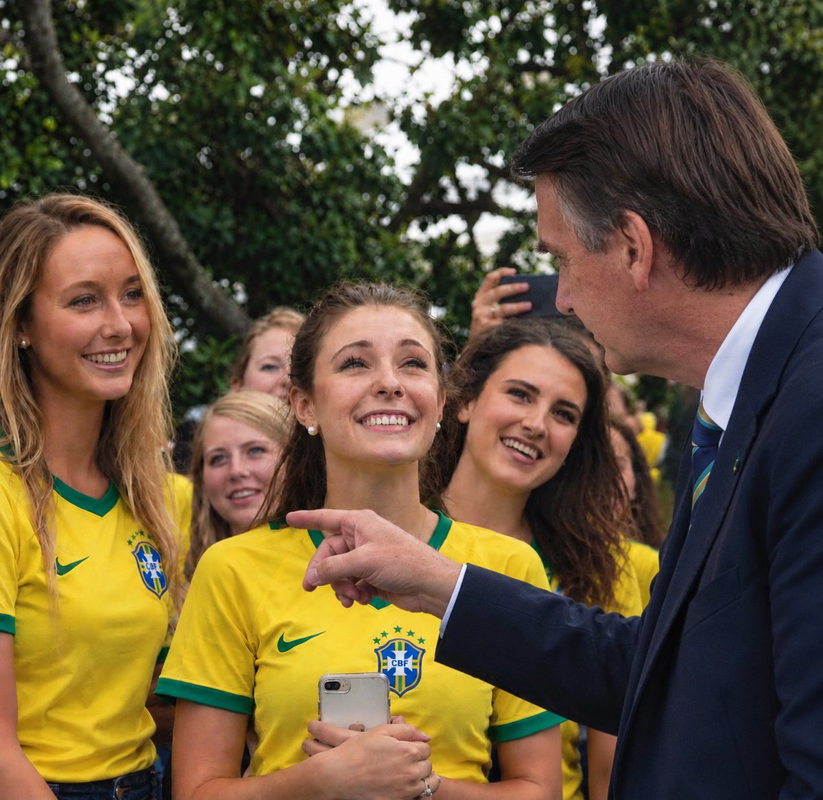 gaiuscataldi's tweet photo. “Eu tenho Jorges online para todas vocês. Confiem em mim, estes são verdadeiros patriotas, alguns dos melhores. Vocês vão amar conhecê-los, acreditem.” https://t.co/hjMmkYLx9j