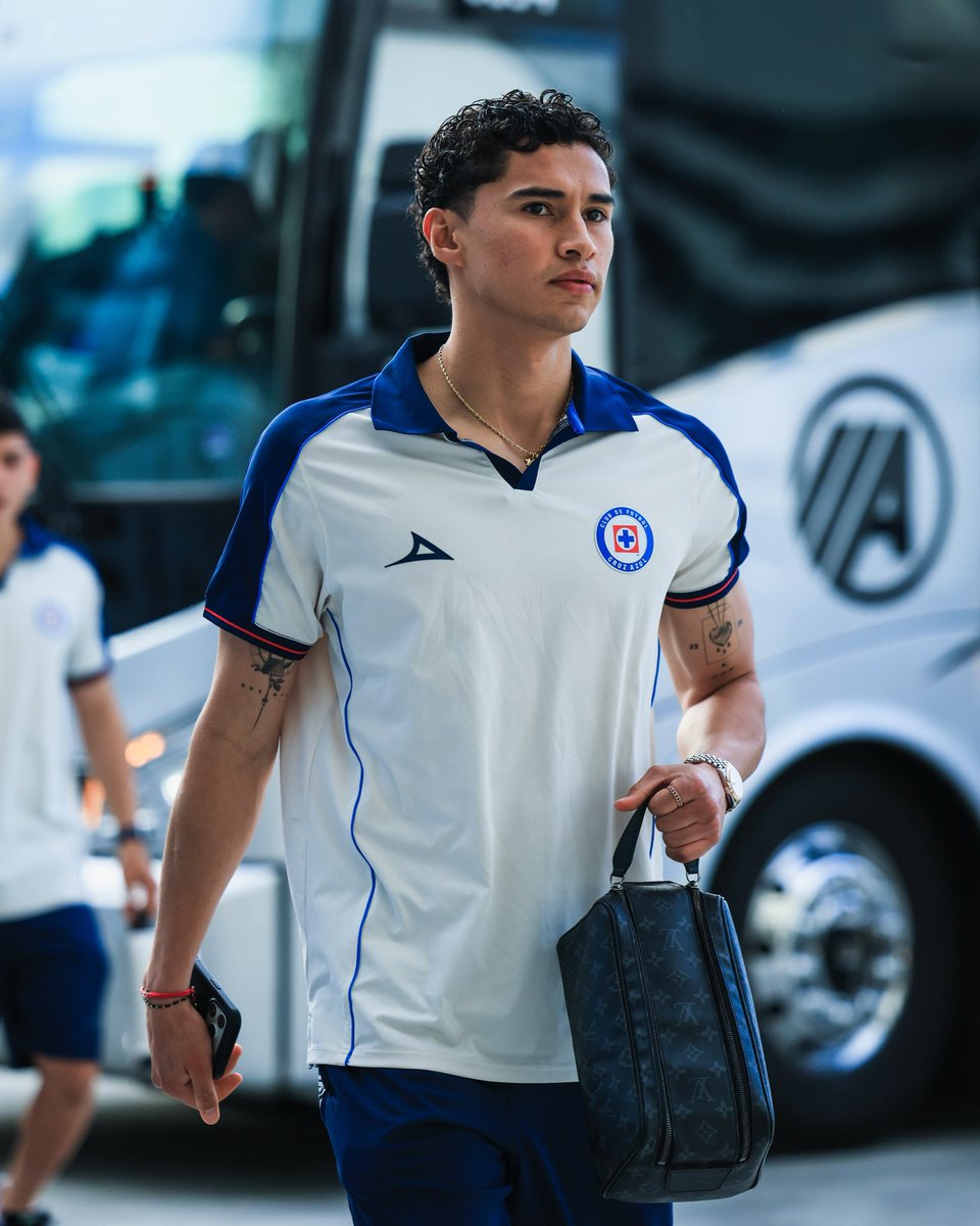 CruzAzul's tweet photo. LLEGÓ LA MÁQUINA 🚂💙🏟️ https://t.co/uxKhny8dhN
