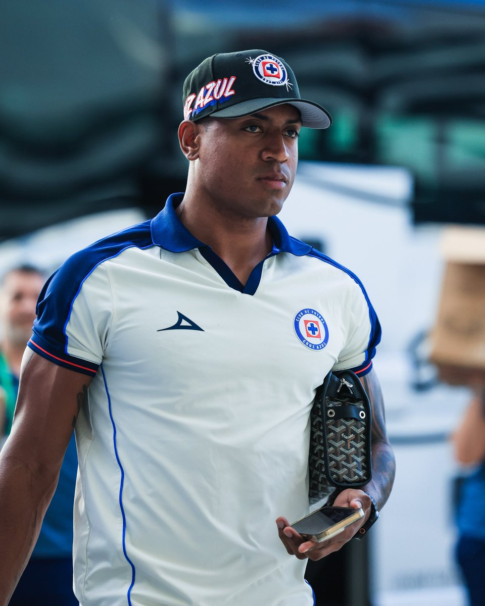 CruzAzul's tweet photo. LLEGÓ LA MÁQUINA 🚂💙🏟️ https://t.co/uxKhny8dhN