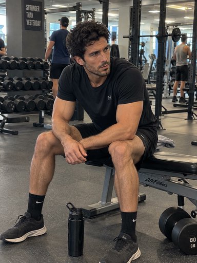 DanielPark36104's tweet photo. Just me, my thoughts, and the grind. 🖤💪
 #GymLife https://t.co/BFiHHx2WH5