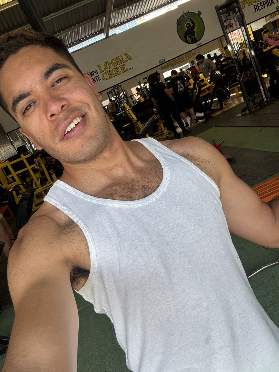 christianf847's tweet photo. Puente y vale por 10!!..
💪❤️😘
#hidrocalido #mexicanboy #handsome #gaymen #hotmen #delicious #gymrat https://t.co/stzprHdwBG