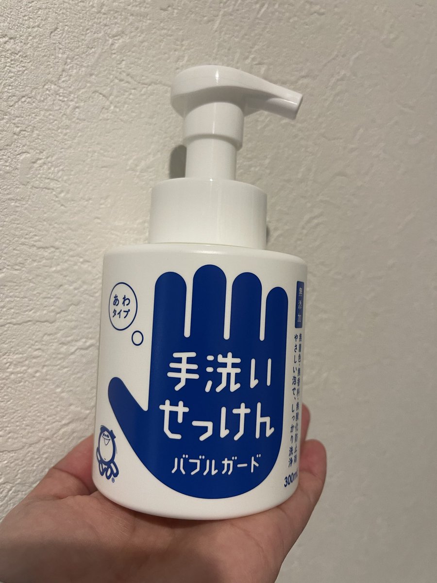 gohan_achamo's tweet photo. 今すぐメモしてください。
シャボン玉石けんのバブルガードは、よくある合成ハンドソープよりインフルエンザウイルスの不活化効果が1000倍高いと広島大学の研究で発表されている。さらにコロナにも99.9%効果があるの。ただ残念なことに https://t.co/fasE8cCwyJ
