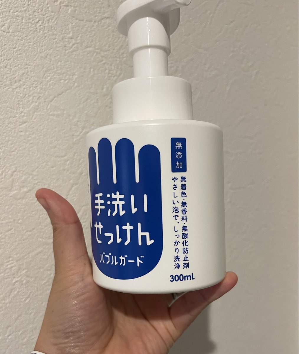 gohan_achamo's tweet photo. 今すぐメモしてください。
シャボン玉石けんのバブルガードは、よくある合成ハンドソープよりインフルエンザウイルスの不活化効果が1000倍高いと広島大学の研究で発表されている。さらにコロナにも99.9%効果があるの。ただ残念なことに https://t.co/fasE8cCwyJ