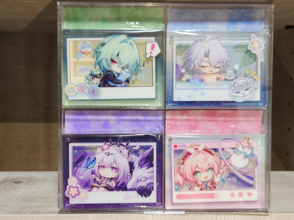 nnn_ao0's tweet photo. 一番くじのアクリルチャームを可愛く飾れたので見て見てしとく
セリアのディスプレイケースに入れたらピッタリだったわ
樹庭組可愛いー！ https://t.co/iD21vQ4WbL
