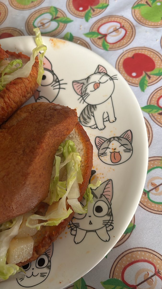 daffis2002's tweet photo. Mi plato tiene gatitos https://t.co/eHPa4uPqX2