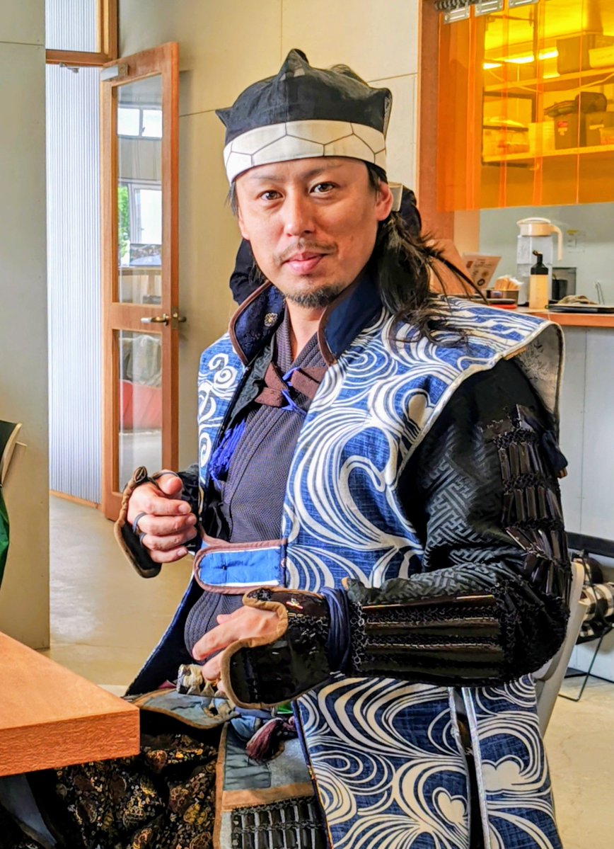 voaCmA8oAi68588's tweet photo. #よねざわオープンファクトリー
#やまがた愛の武将隊と巡る工場見学バスツアー
#SLOUP
直江兼続さま
お昼ご飯のハンバーグランチを待つ間の一枚
ありがとうございました。 https://t.co/LwbjnPQB0m