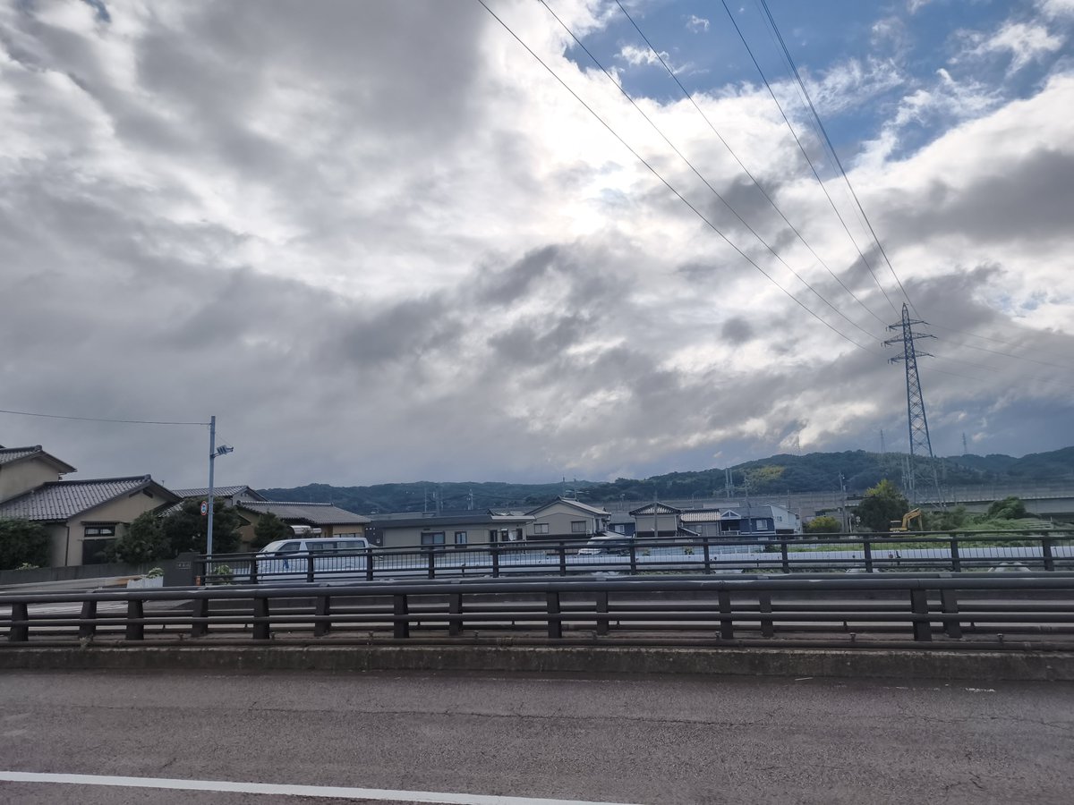 TDN____OTK's tweet photo. 金沢駅から離れたら山しかないけど空気がめっちゃ上手い https://t.co/wAN1gRsQK6