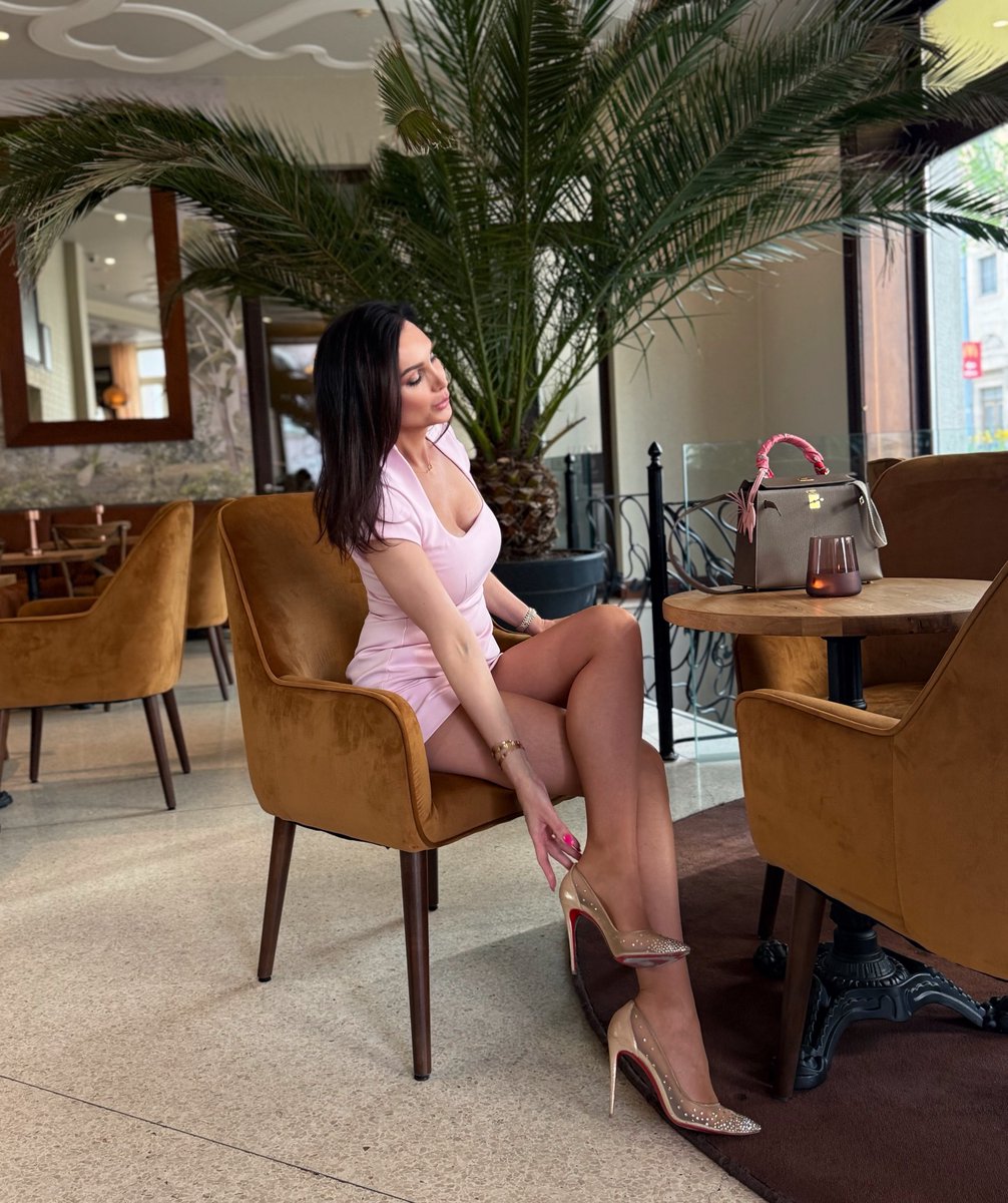 olilaw's tweet photo. True elegance isn’t about catching eyes, it’s about leaving an impression. There’s a distinct kind of power when mature women gather, bringing their own light, their own stories, and looking flawless while doing it. 🍷 https://t.co/sS27stJMKx