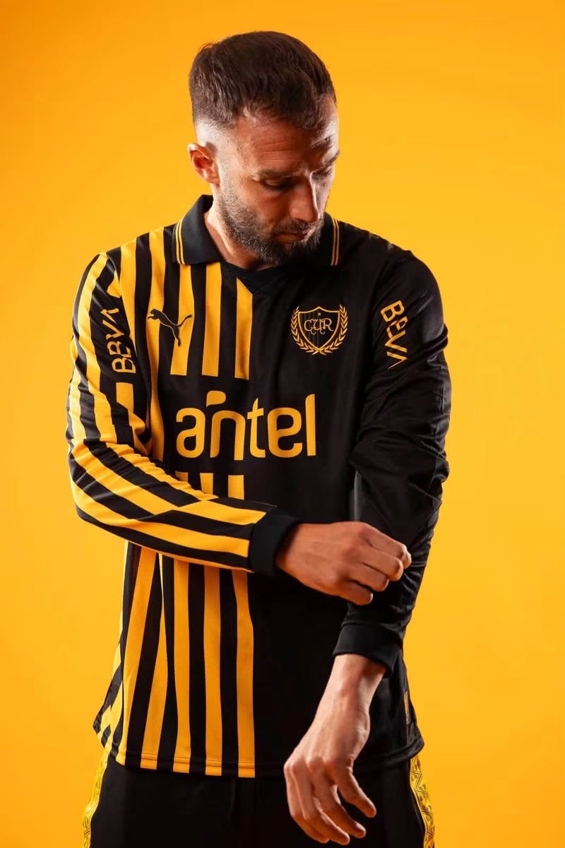 elfito74's tweet photo. Es algo serio
Esa pilcha
#Peñarol #Mistica #GloriaEterna
#135añosdegloria https://t.co/9n8addT69w
