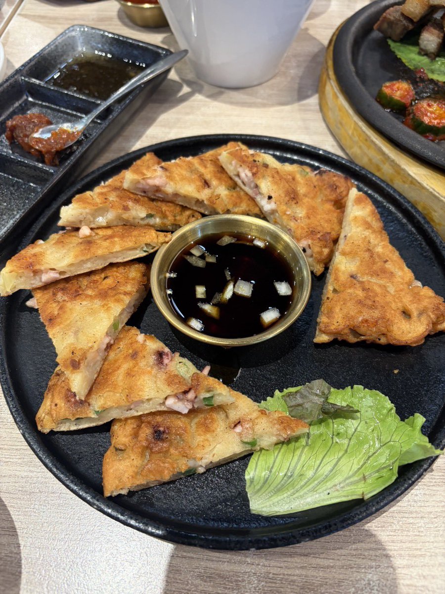 MizukiMeezy's tweet photo. 這家韓式烤肉很好吃👌🏻
梨谷-att4fun 
總是要吃飽了才有力氣做事🖤 https://t.co/xN1WqSK9Q6