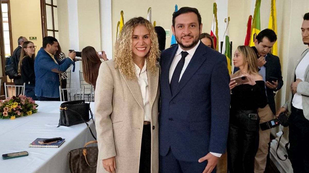juanfelipecorzo's tweet photo. Con la ministra de Trabajo, @nlopezfuentes, y nuestra bancada del @CeDemocratico hablamos de los retos laborales que tiene Colombia.

Nuestra bancada está lista para aportar y proponer.

Hoy tengo la responsabilidad de presidir la Comisión Séptima de la Cámara, donde se discuten algunos de los temas laborales más importantes del país.

Esa responsabilidad la vamos a ejercer. 🇨🇴

@MintrabajoCol